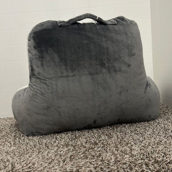 Ugg Clifton Backrest Pillow - Picture 3 of 7